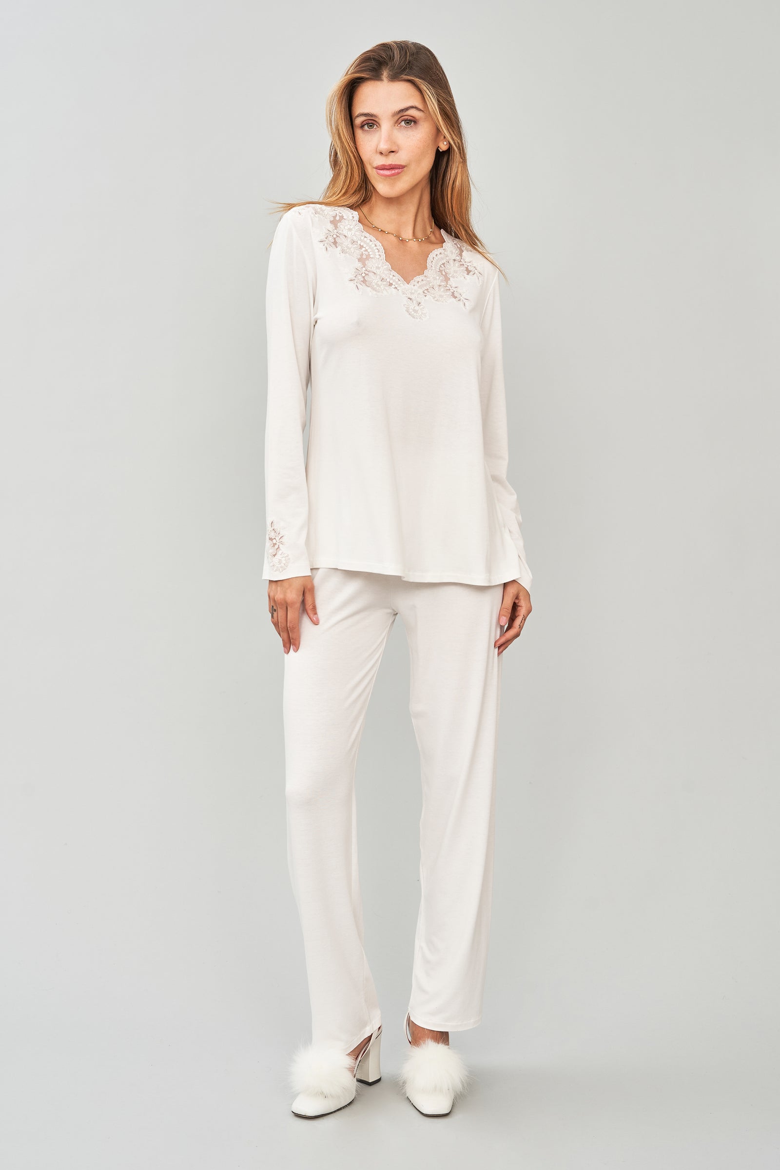 Ensemble pyjama en satin léger et soyeux - Joli(e) Dessous Ensemble pyjama en satin léger et soyeux - Joli(e) Dessous